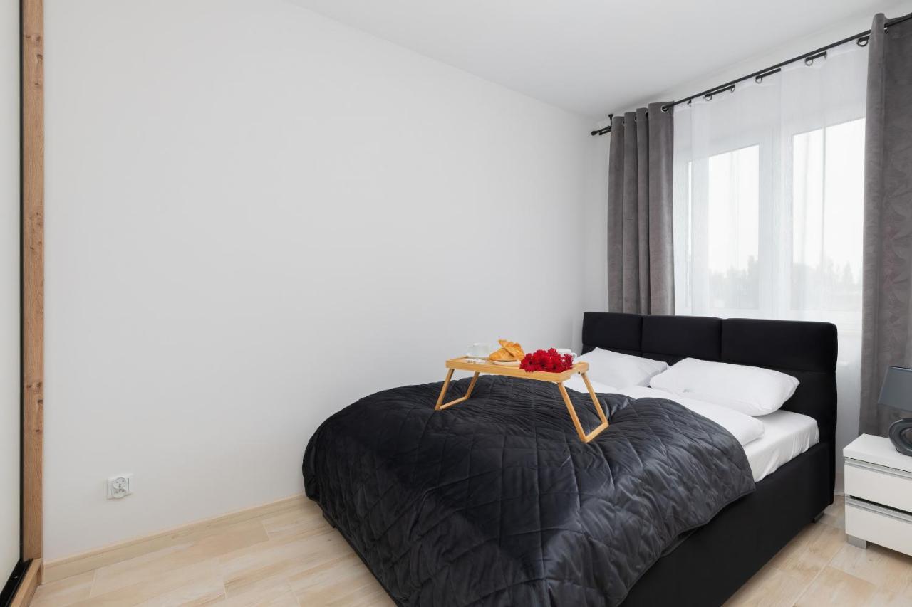 Sunny Apartments With Parking & Balcony Luzycka By Noclegi Renters シフィノウイシチェ エクステリア 写真
